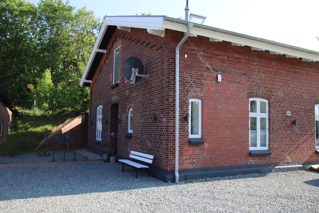 Altes Bahnhofsvorsteherhaus Wohnung Unten Husum  Esterno foto